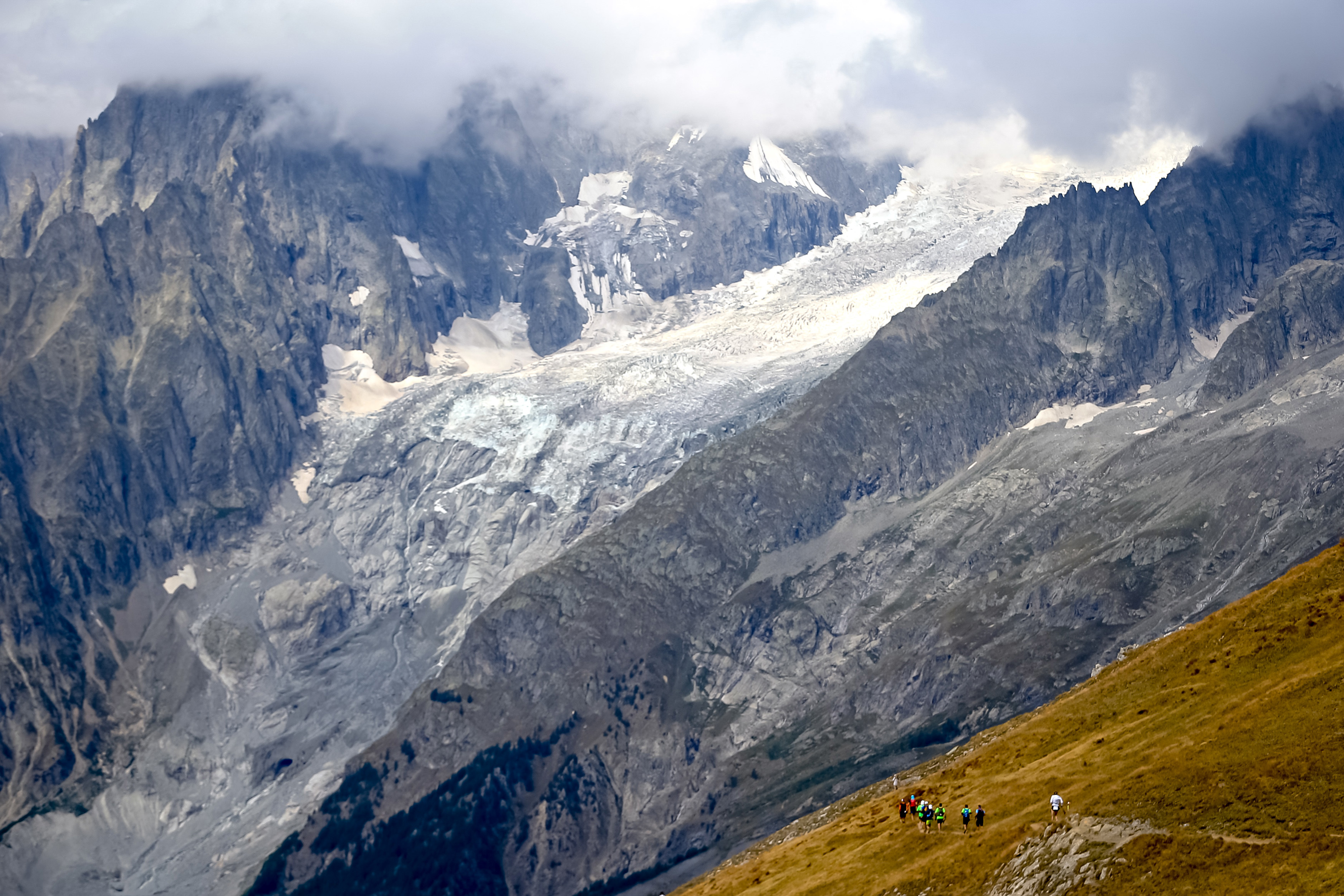 Spectacol în Alpi, la cel mai mare concurs de alergare montană / GALERIE FOTO