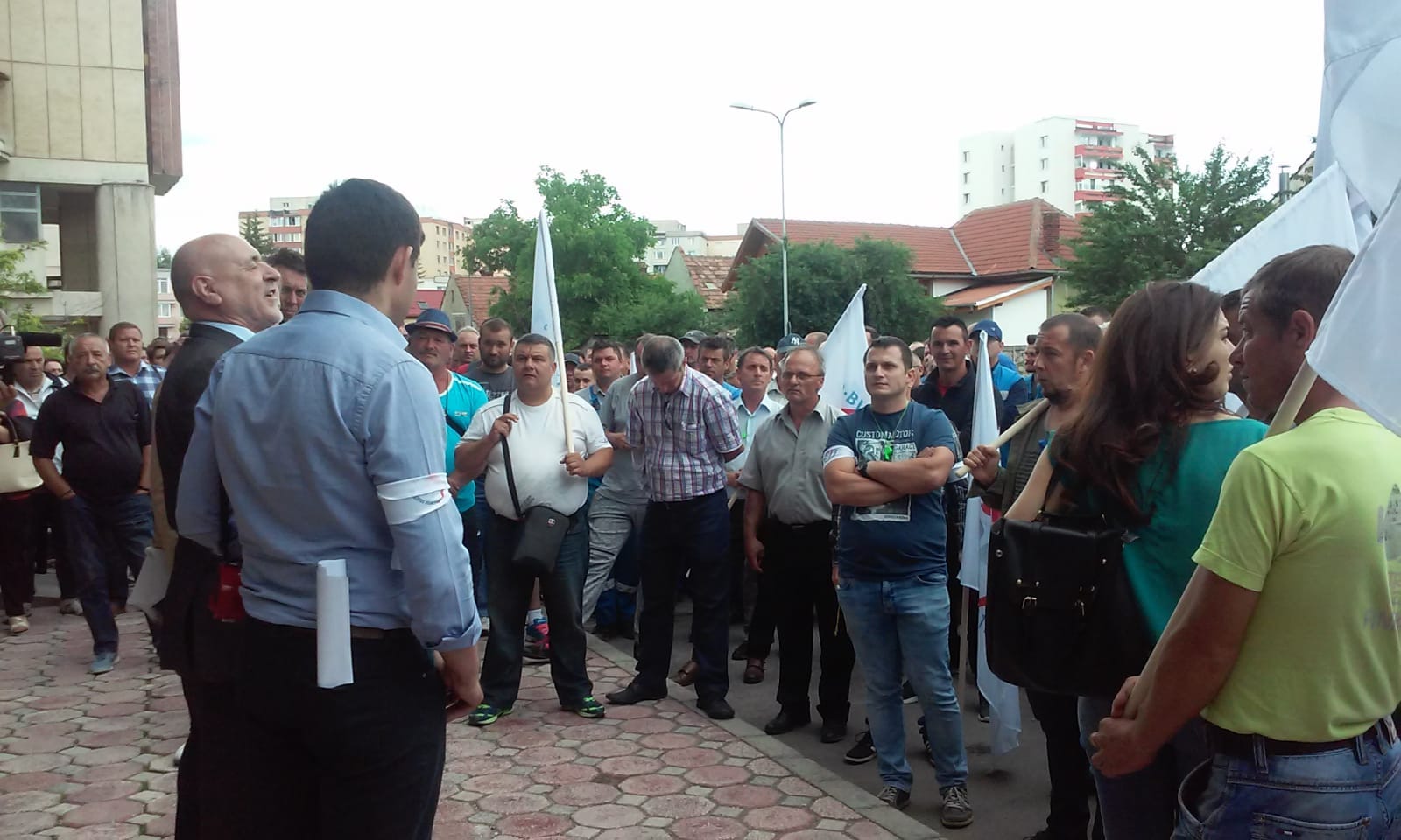 VIDEO&FOTO/ Protest la Electrica Brașov. Aproximativ 150 de angajați sunt nemulțumiți de condițiile de muncă