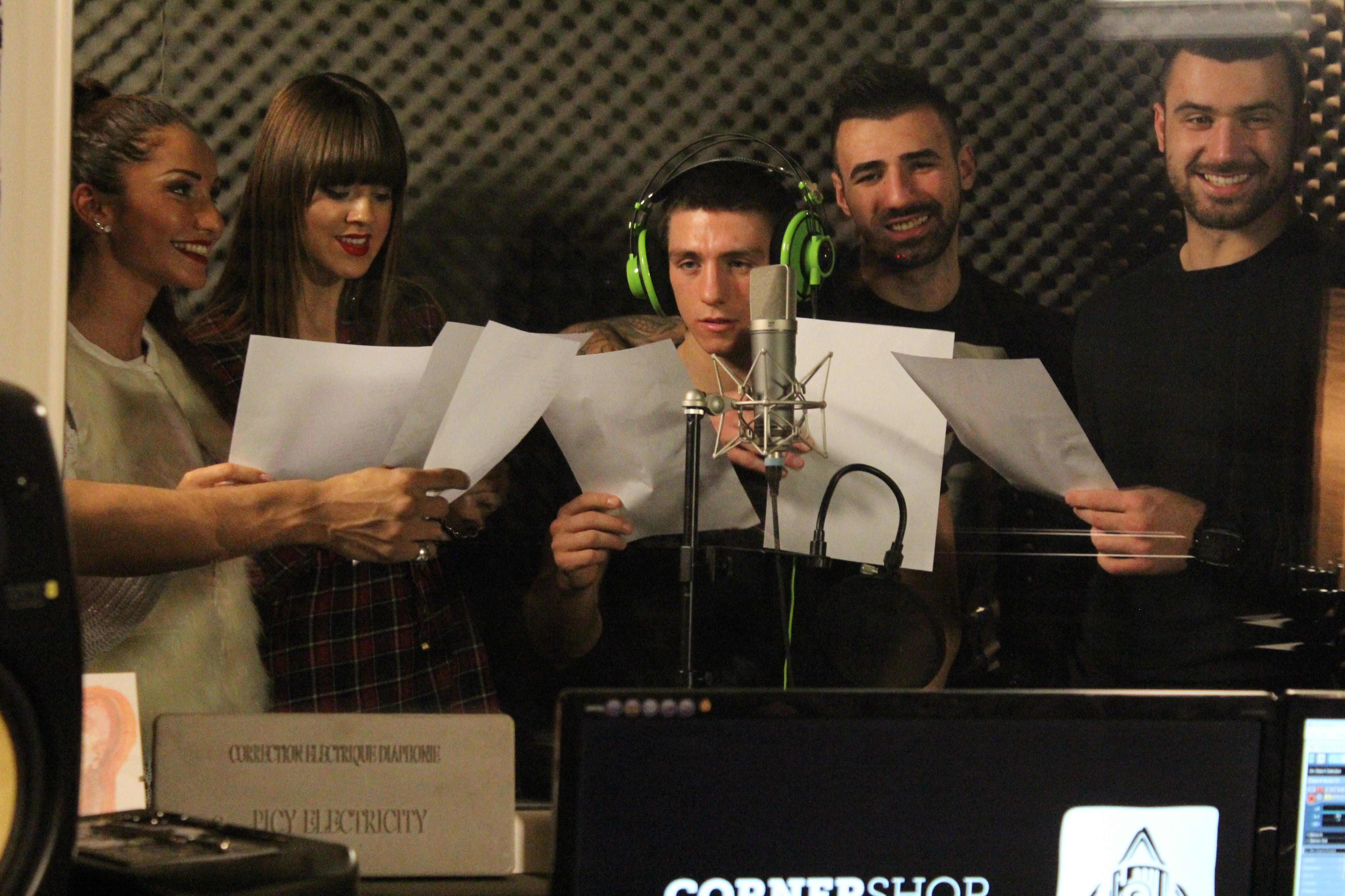 EXCLUSIV / Primiți cu colindul? Luptătorii Superkombat au intrat în studio! GALERIE FOTO&VIDEO