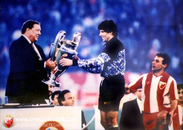 VIDEO&FOTO / Nu apare în pozele de la finala câştigată cu Steaua Roşie: "M-au dat jos de pe podium!"