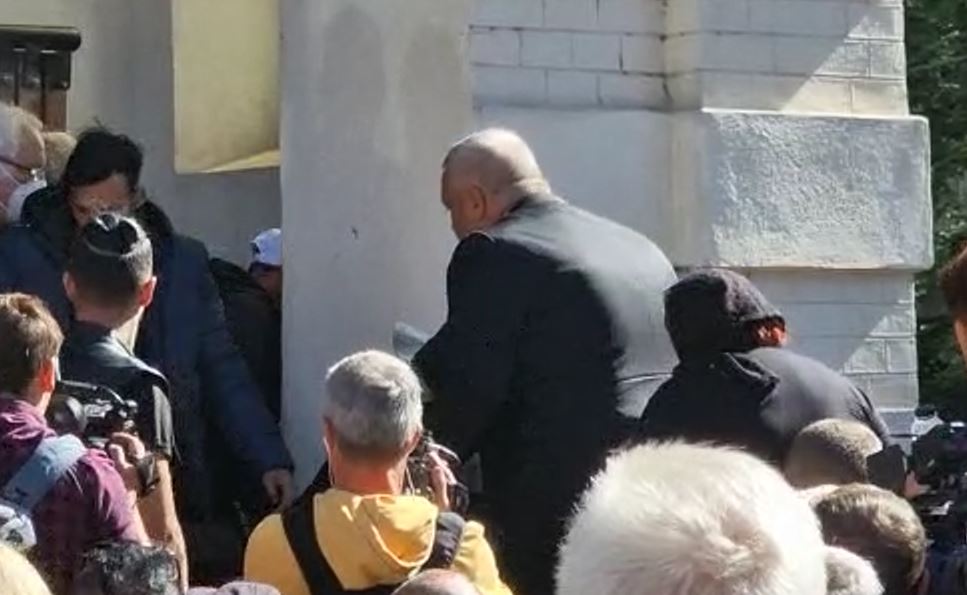 Soția lui Alexandru Arșinel și-a luat adio de la actor. A fost ajutată să intre în biserică