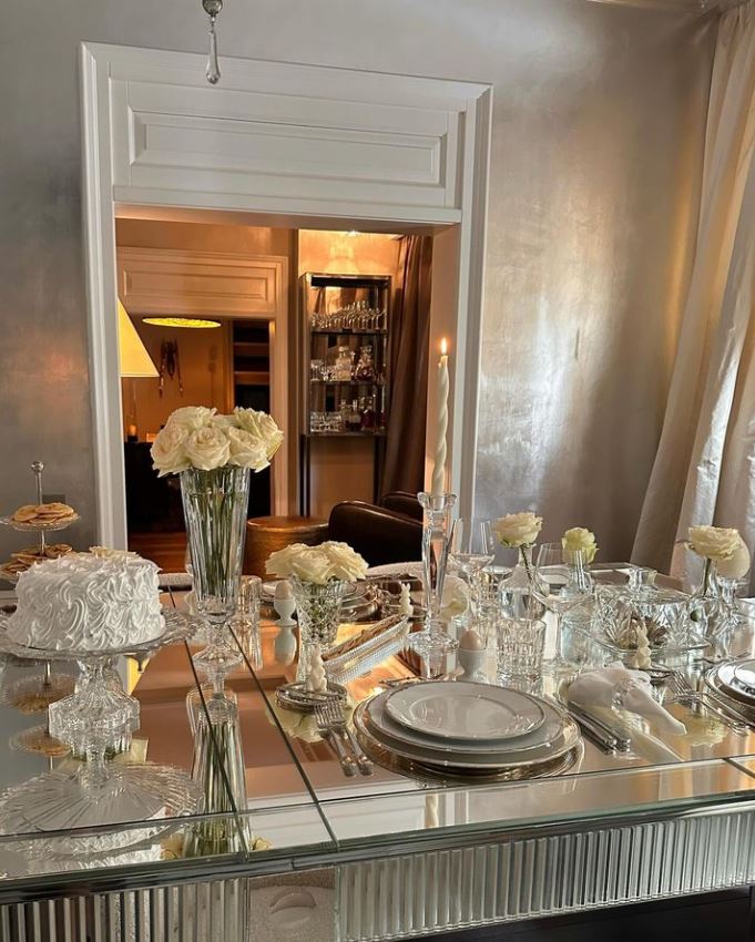 Imagini din sufrageria Danei Budeanu. Cum a decorat bradul de Crăciun din casa ei