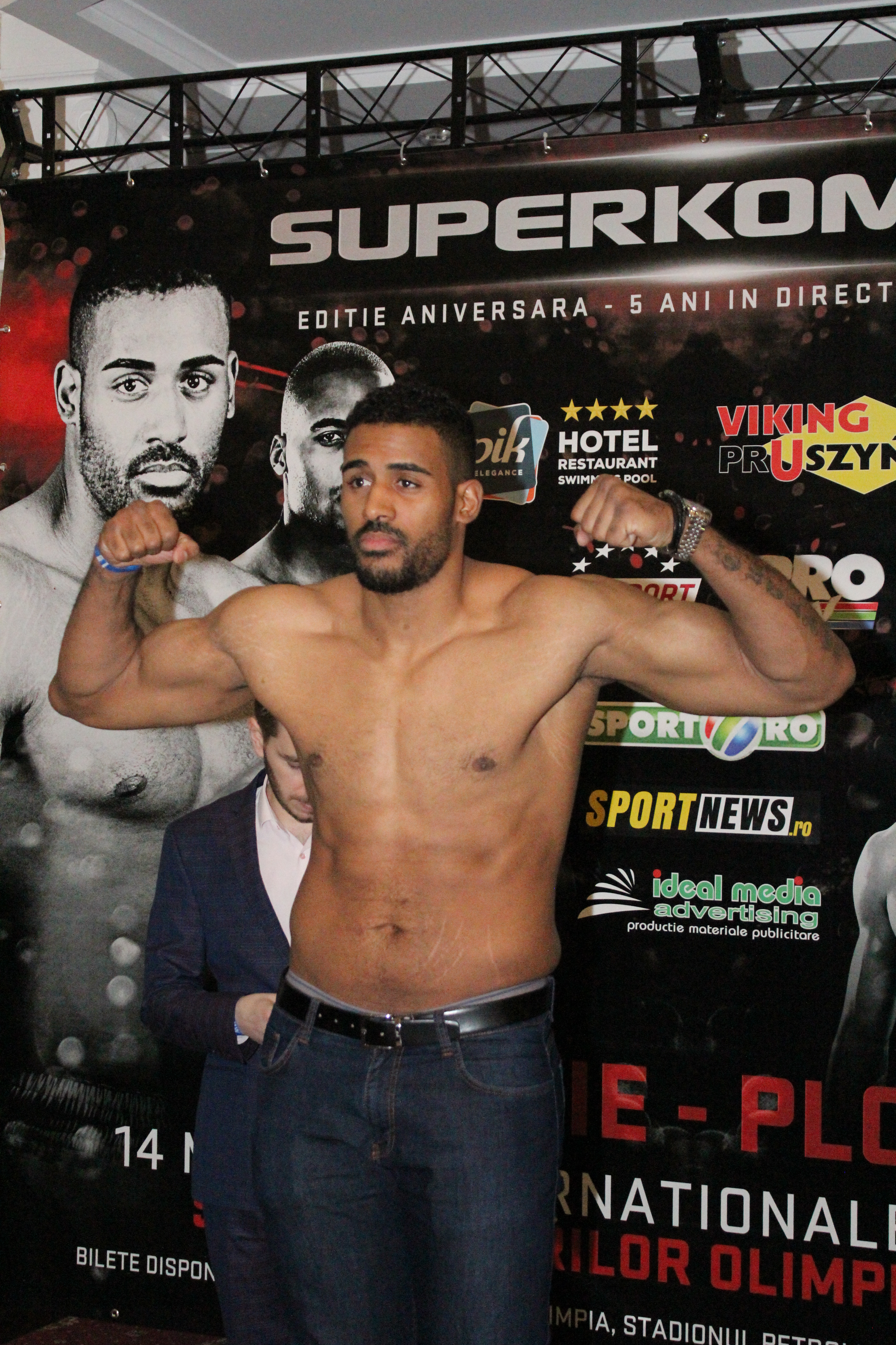 Luptătorii de la Superkombat Ploiești s-au confruntat pentru prima dată la cântarul oficial / GALERIE FOTO