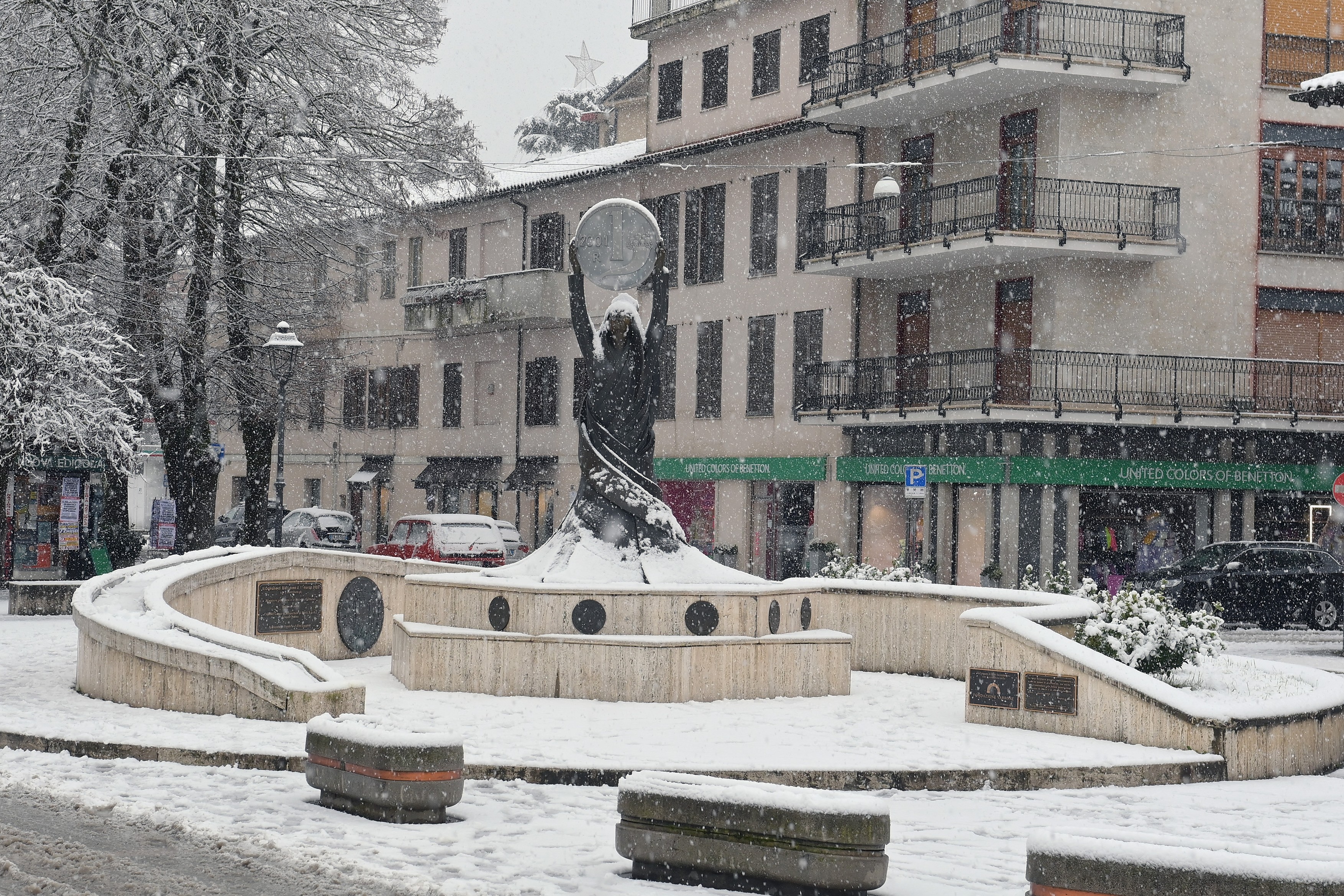 Sudul Italiei, lovit de ninsori, furtuni și inundații. Sute de oameni au fost evacuați. FOTO