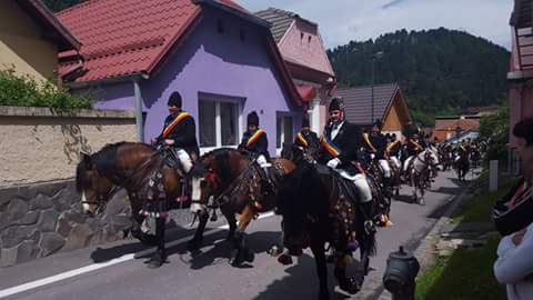 Mii de oameni au asistat la Parada Junilor la Brașov | GALERIE FOTO