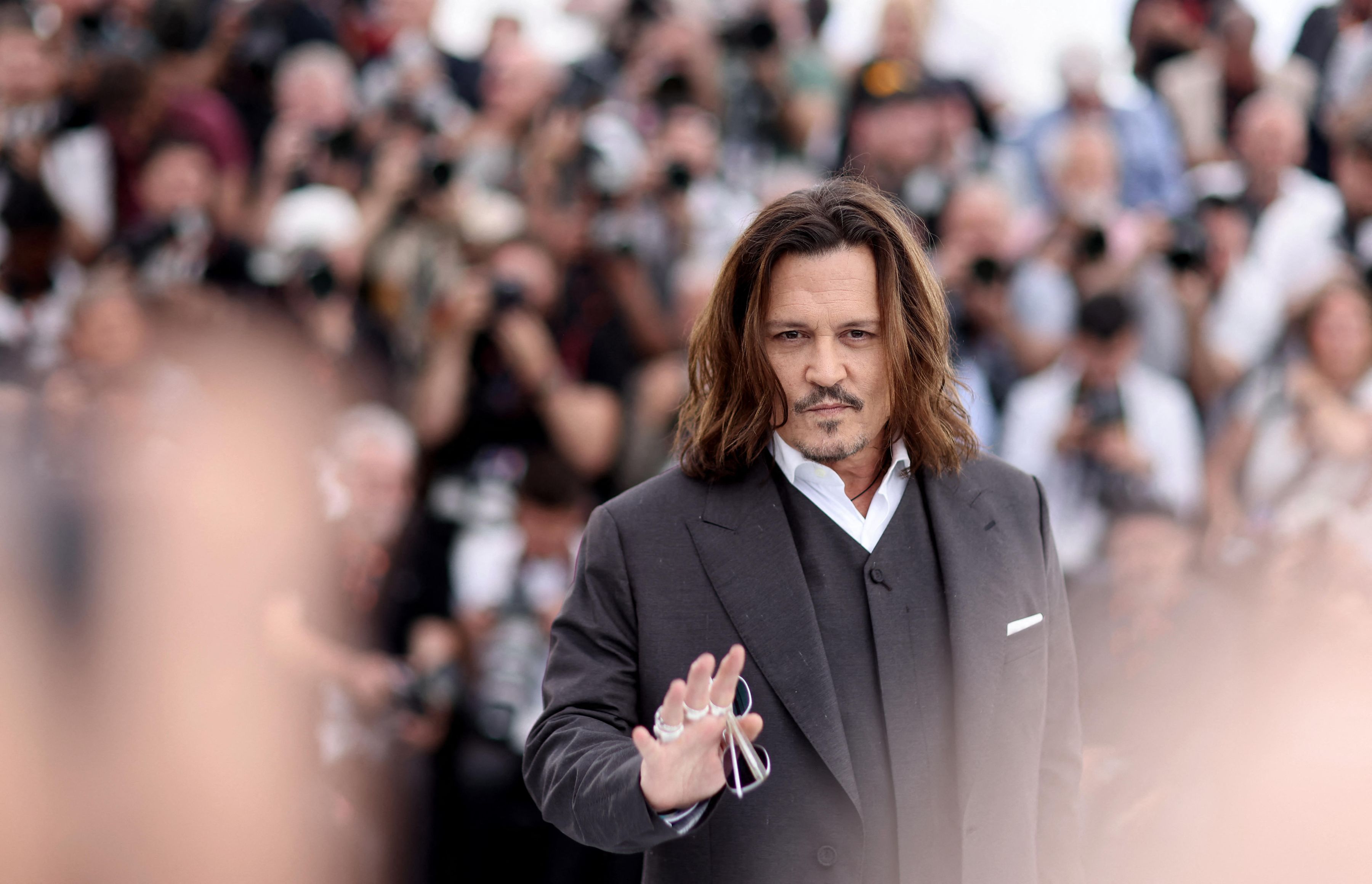 Johnny Depp, găsit inconștient într-o cameră de hotel din Budapesta. Trupa The Hollywood Vampires a anulat două concerte