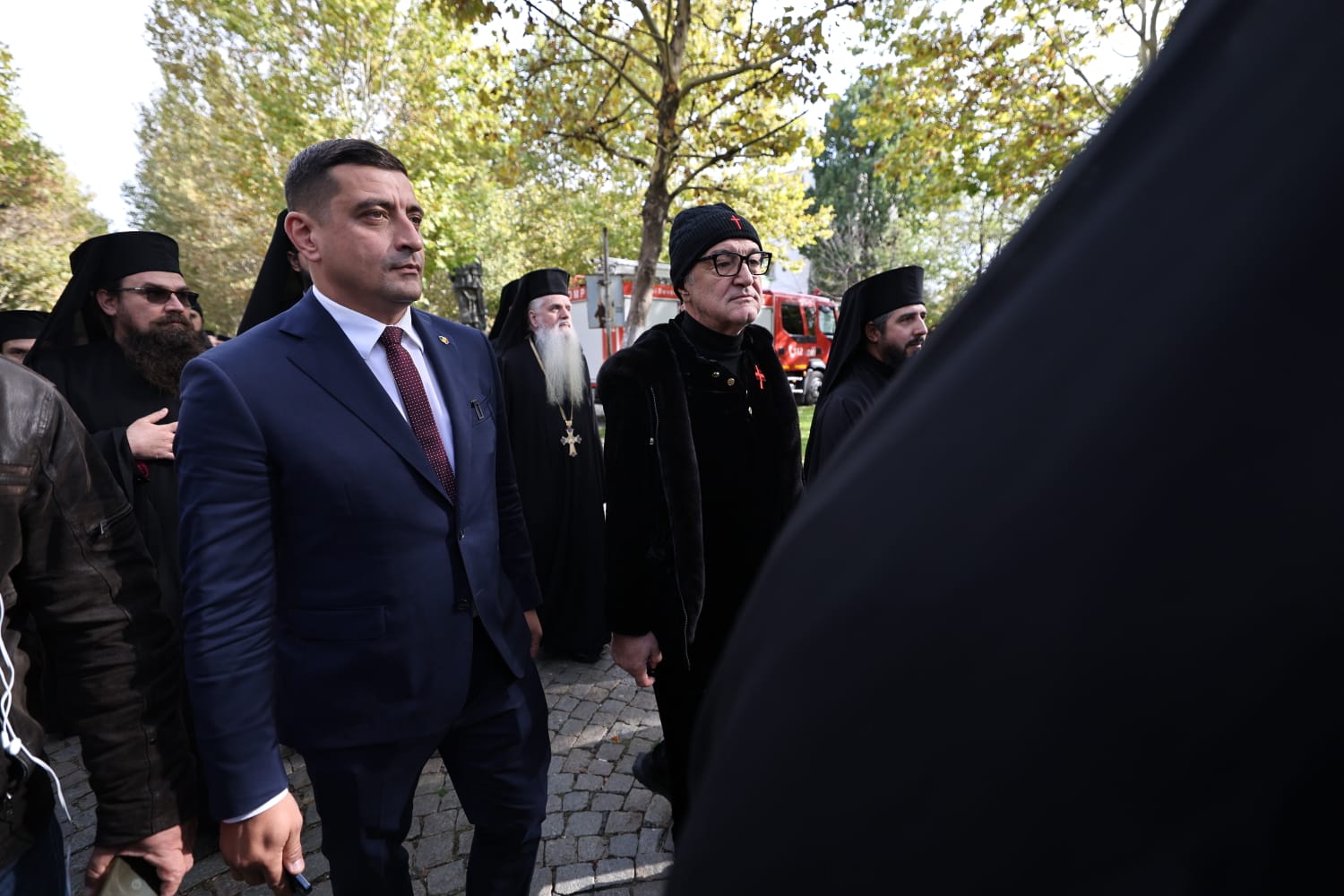 Procesiune religioasă în București, cu moaştele a cinci sfinți. Becali și Simion printre participanți. Programul sărbătorii Sfântului Dimitrie cel Nou