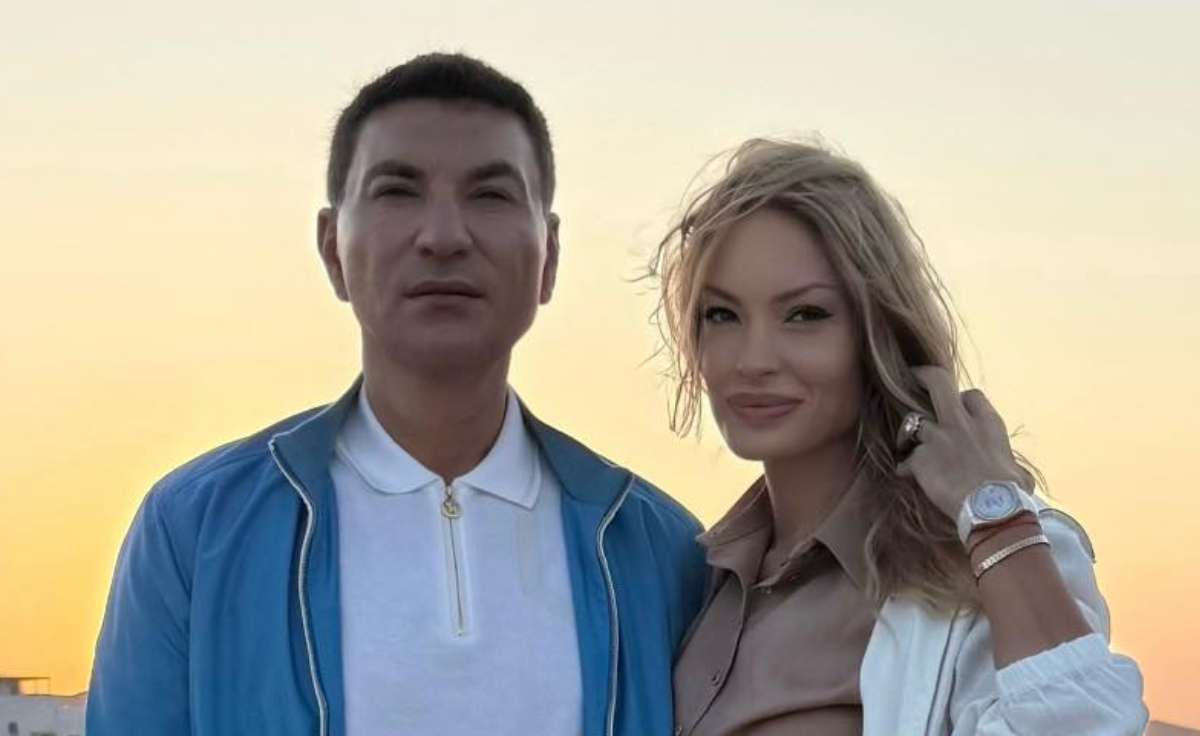 Imaginile cu Valentina Pelinel și Cristi Borcea de Revelion au atras atenția fanilor. Cum s-au pozat: „Parcă sunteți de la muzeul de ceară”