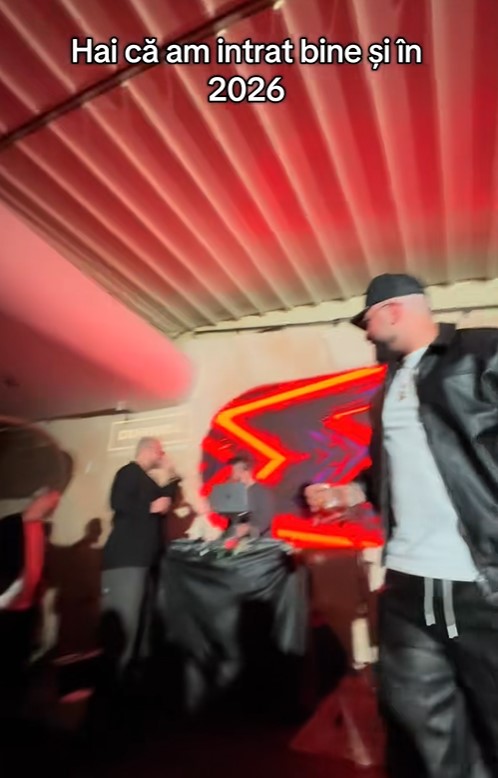 Mario Fresh a căzut de pe scenă în timpul concertului. Imaginile au devenit virale