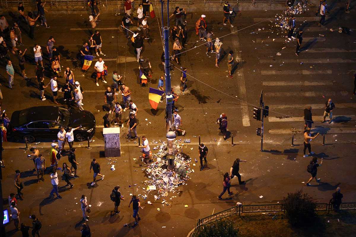 Câteva luni până la prescrierea faptelor în „Dosarul 10 august”. Foștii șefi ai Jandarmeriei, audiați după 8 ani de la violențele din Piața Victoriei
