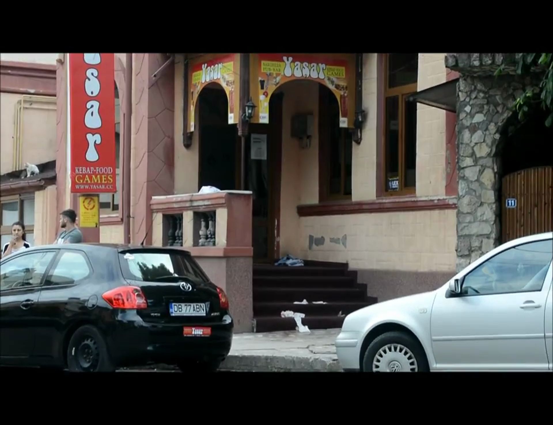 IMAGINI ȘOCANTE! Conflict sângeros într-un bar din Buzău, după meciul României