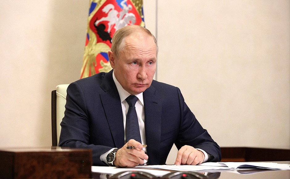 Vladimir Putin a renunțat la ceasurile elvețiene și poartă unul „patriotic”, produs în Rusia. Cât costă