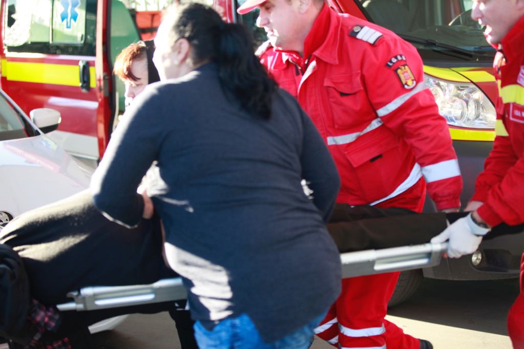 A murit într-o benzinărie de la ieșirea din Buzău după ce a făcut stop cardiac. Femeia se întorcea de la spital, din București- FOTO, VIDEO