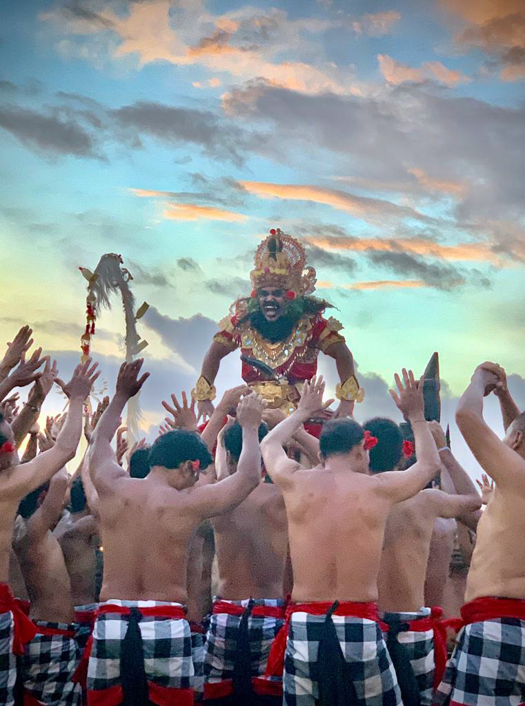 Cum să combini două experiențe total diferite în Indonezia. Ponturi de vacanță de la Dragoș Stanca, expert media și pasionat de scufundări
