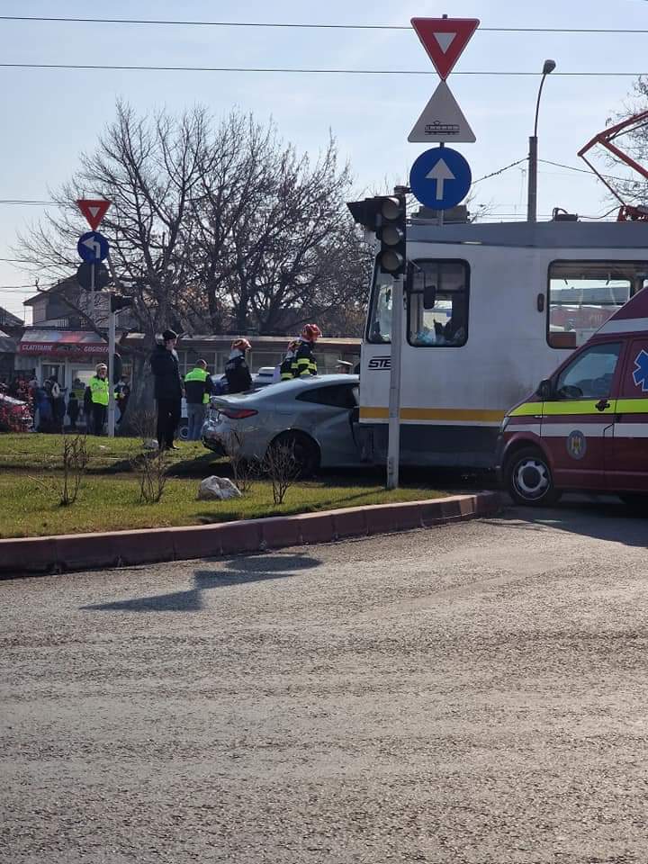Lino Golden, accident grav în București. A avut nevoie de îngrijiri medicale, după ce mașina lui s-a ciocnit cu un tramvai