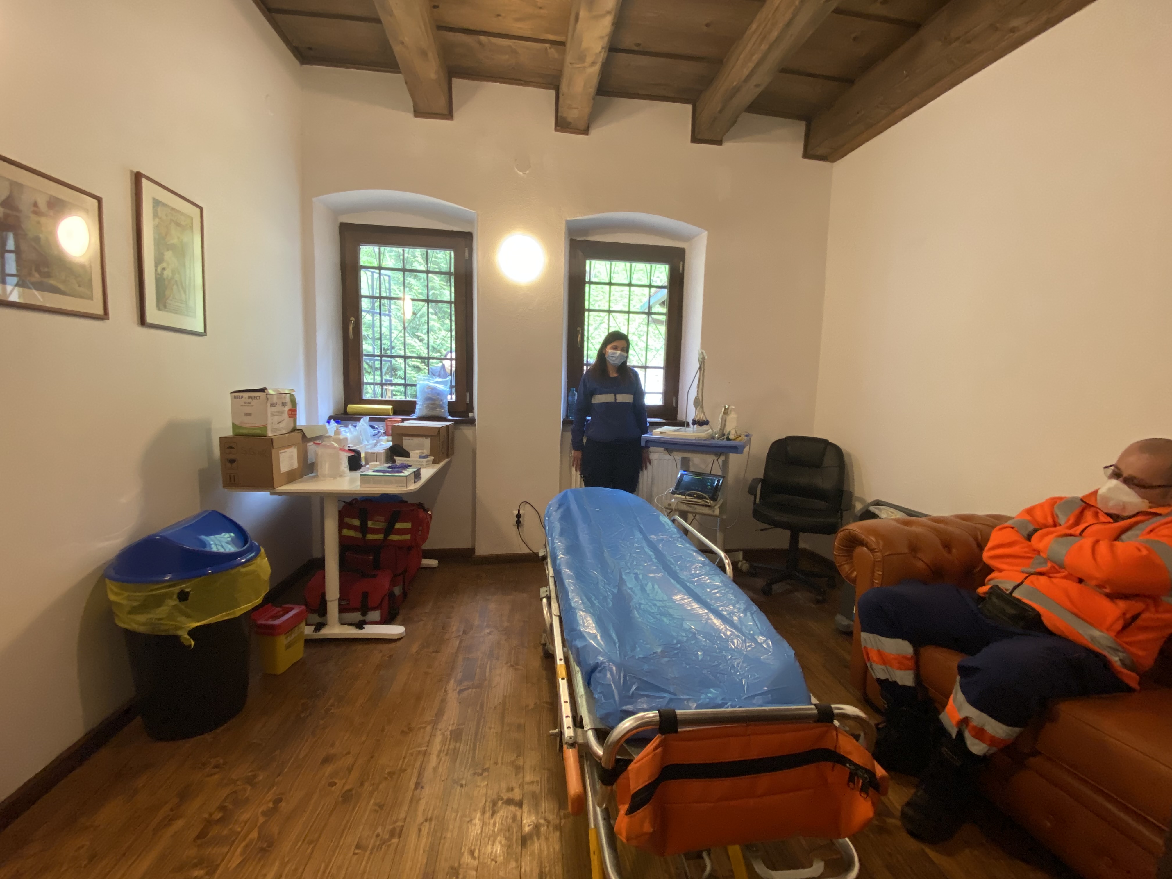 Cum decurge vaccinarea la Castelul Bran. Mai mulți turiști străini, printre cei imunizați