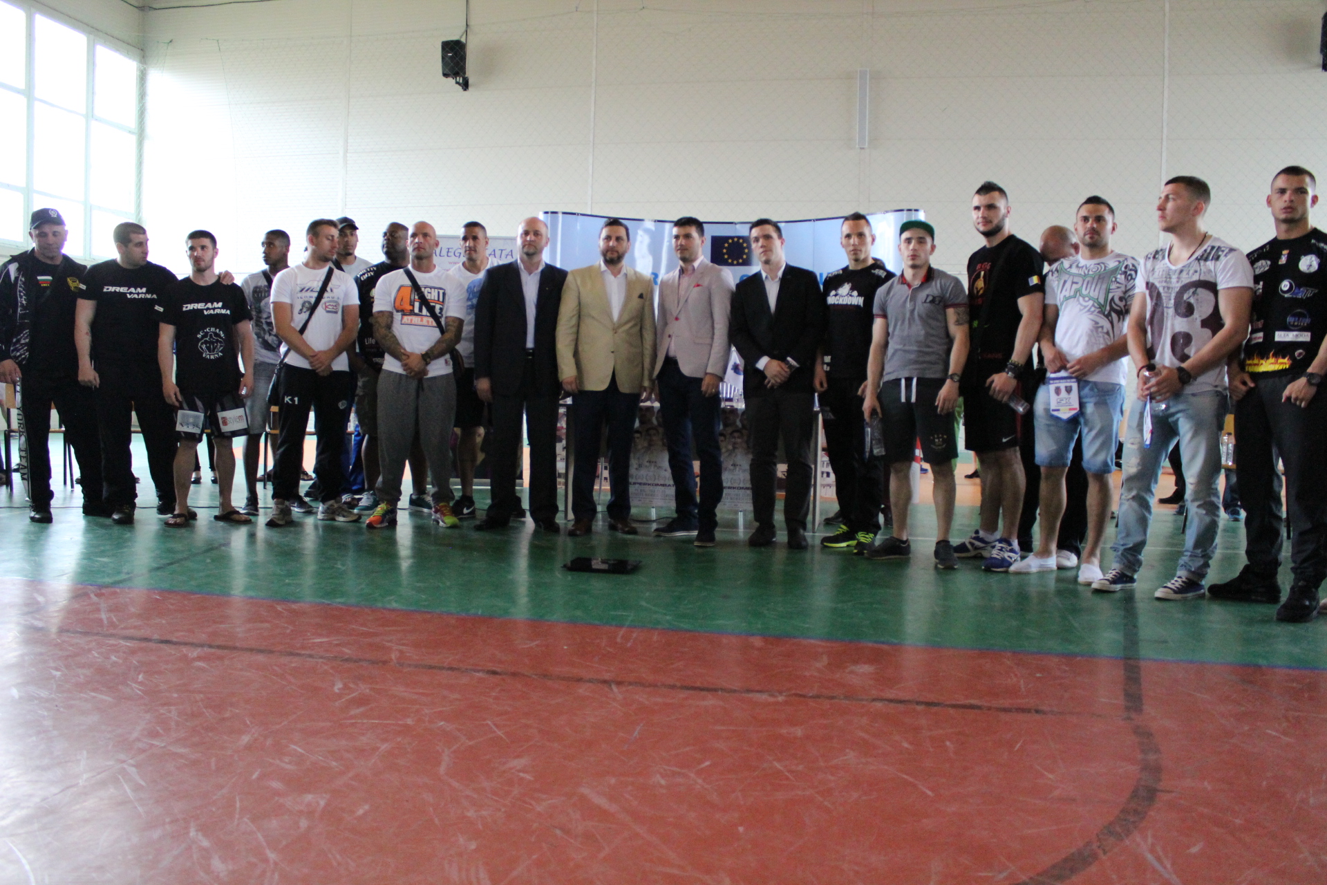 Superkombat : Irimia și luptătorii săi au inaugurat o sală de sport în Ovidiu 