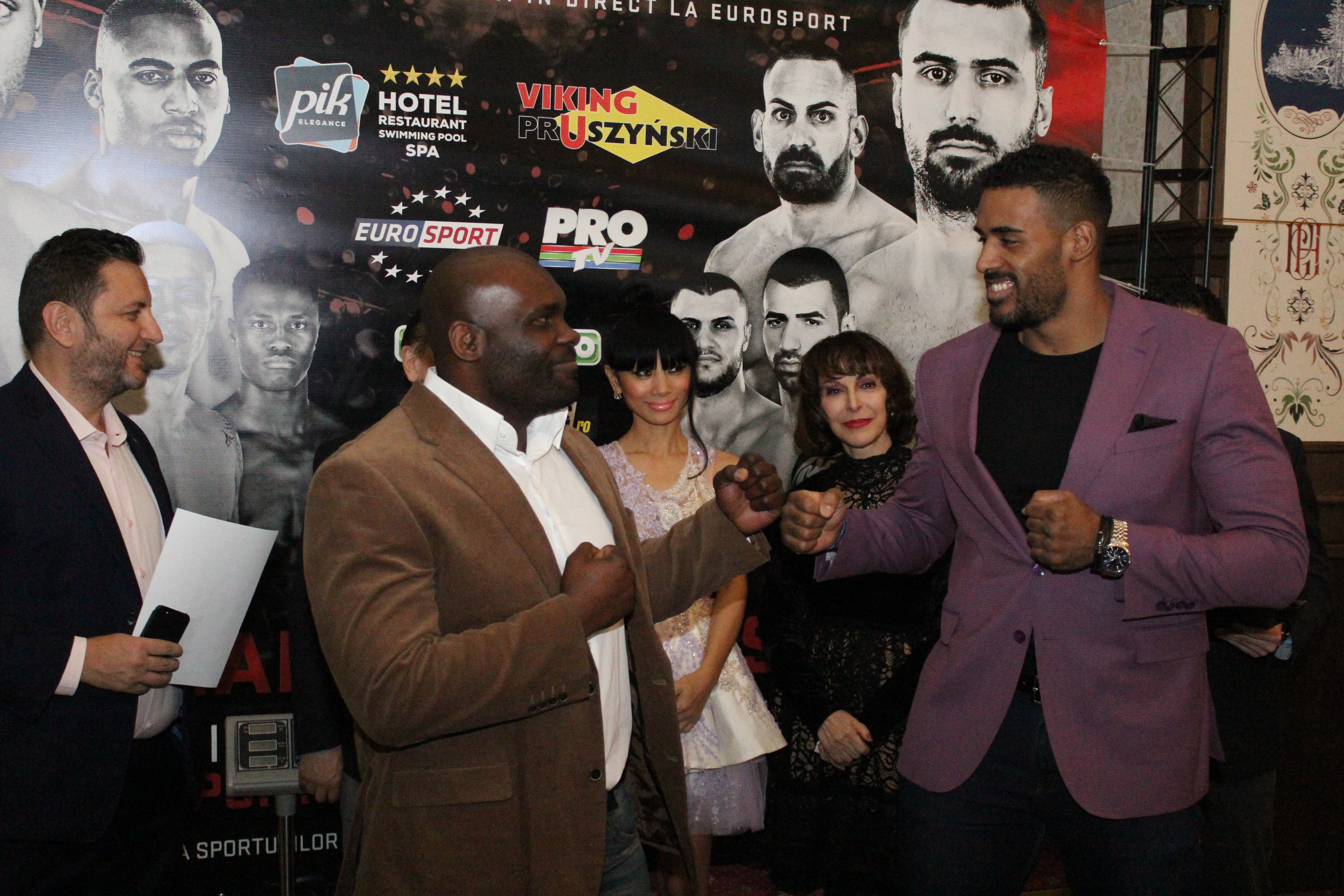 Luptătorii de la Superkombat Ploiești s-au confruntat pentru prima dată la cântarul oficial / GALERIE FOTO