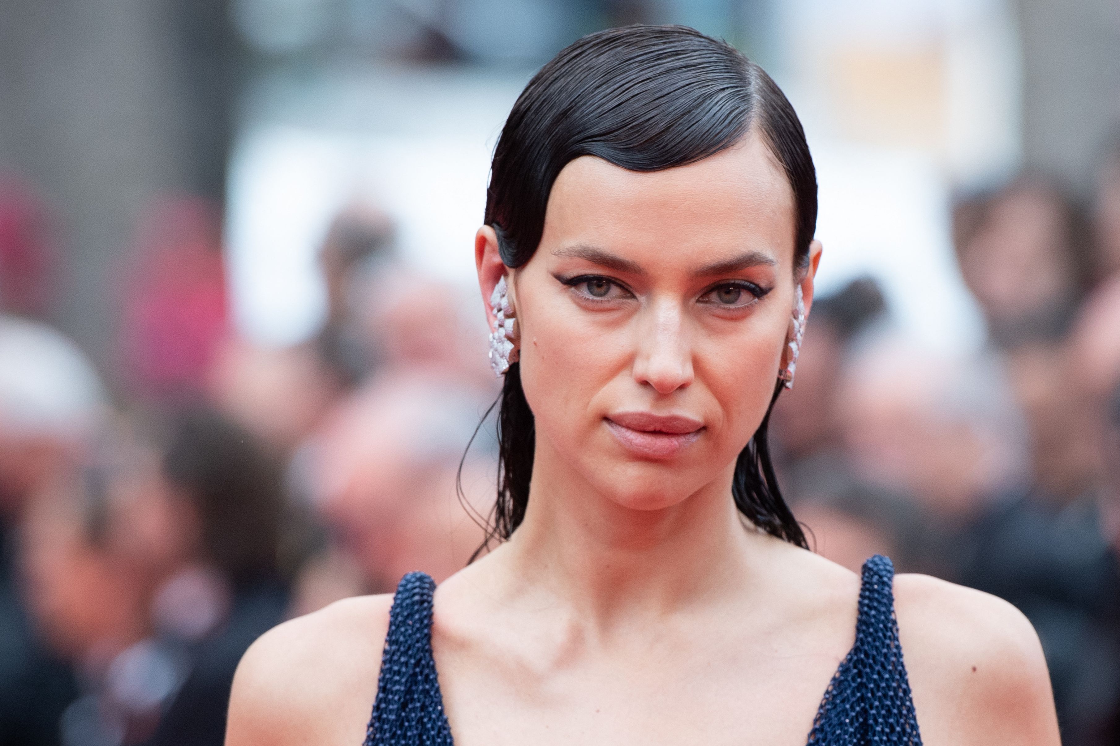 FOTO. Fosta iubită a lui Cristiano Ronaldo și a actorului Bradley Cooper, apariție de senzație la Cannes. Fotomodelul rus Irina Shayk a impresionat pe covorul roșu