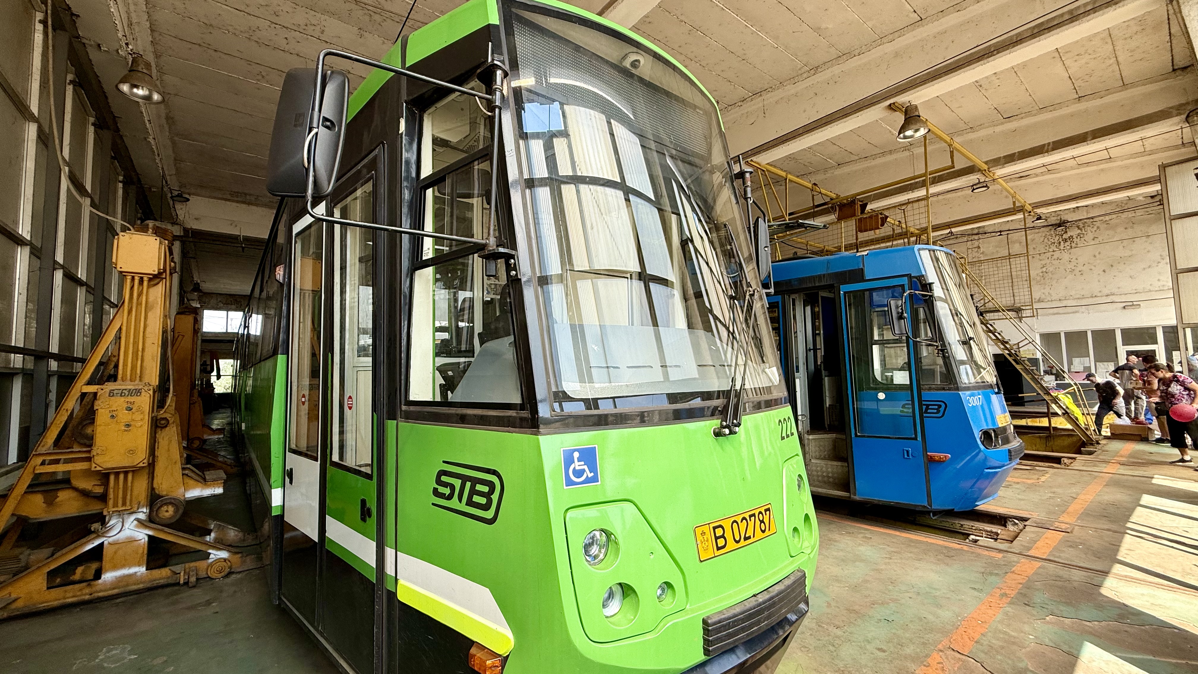 Ultima oprire pentru tramvaiele Tatra: Depoul Militari și-a deschis porțile pentru zeci de pasionați
