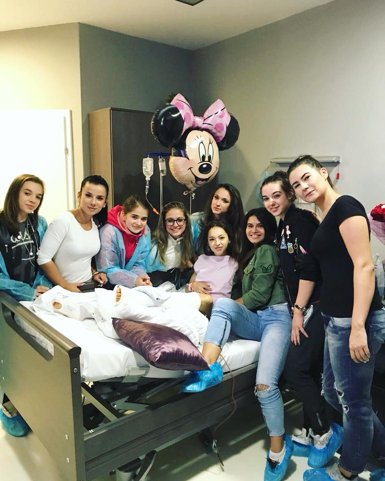 Larisa Iordache a fost operată. Gimnasta l-a avut alături pe iubitul ei / GALERIE FOTO