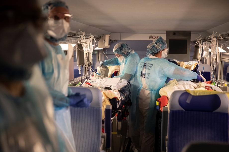 Franţa a transformat trenuri de mare viteză în ambulanţe. Cum arată acum vagoanele TGV-urilor
