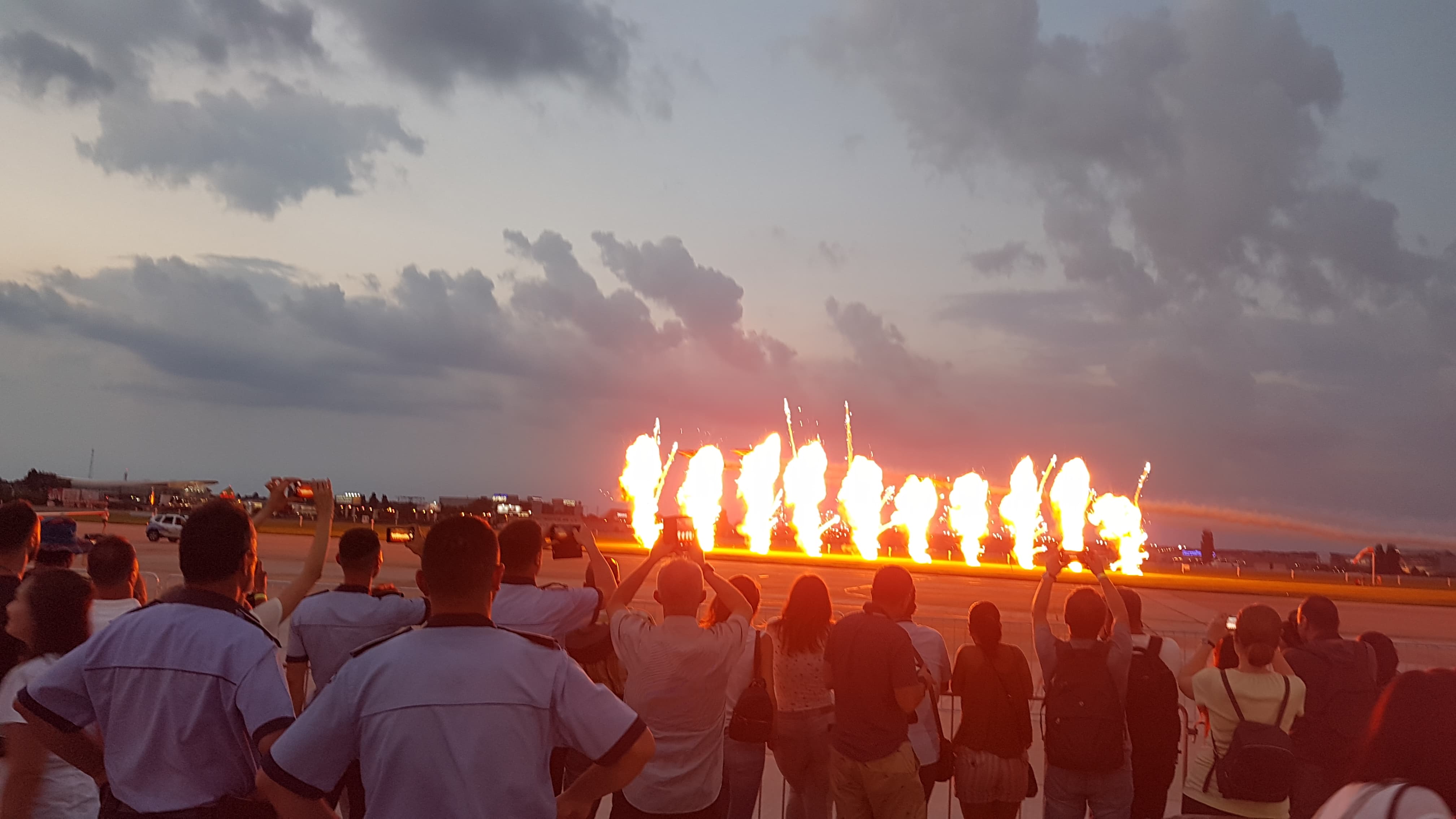 VIDEO&FOTO / BIAS 2018, spectacol total de la cer la pământ, la show-ul aviatic din Bucureşti