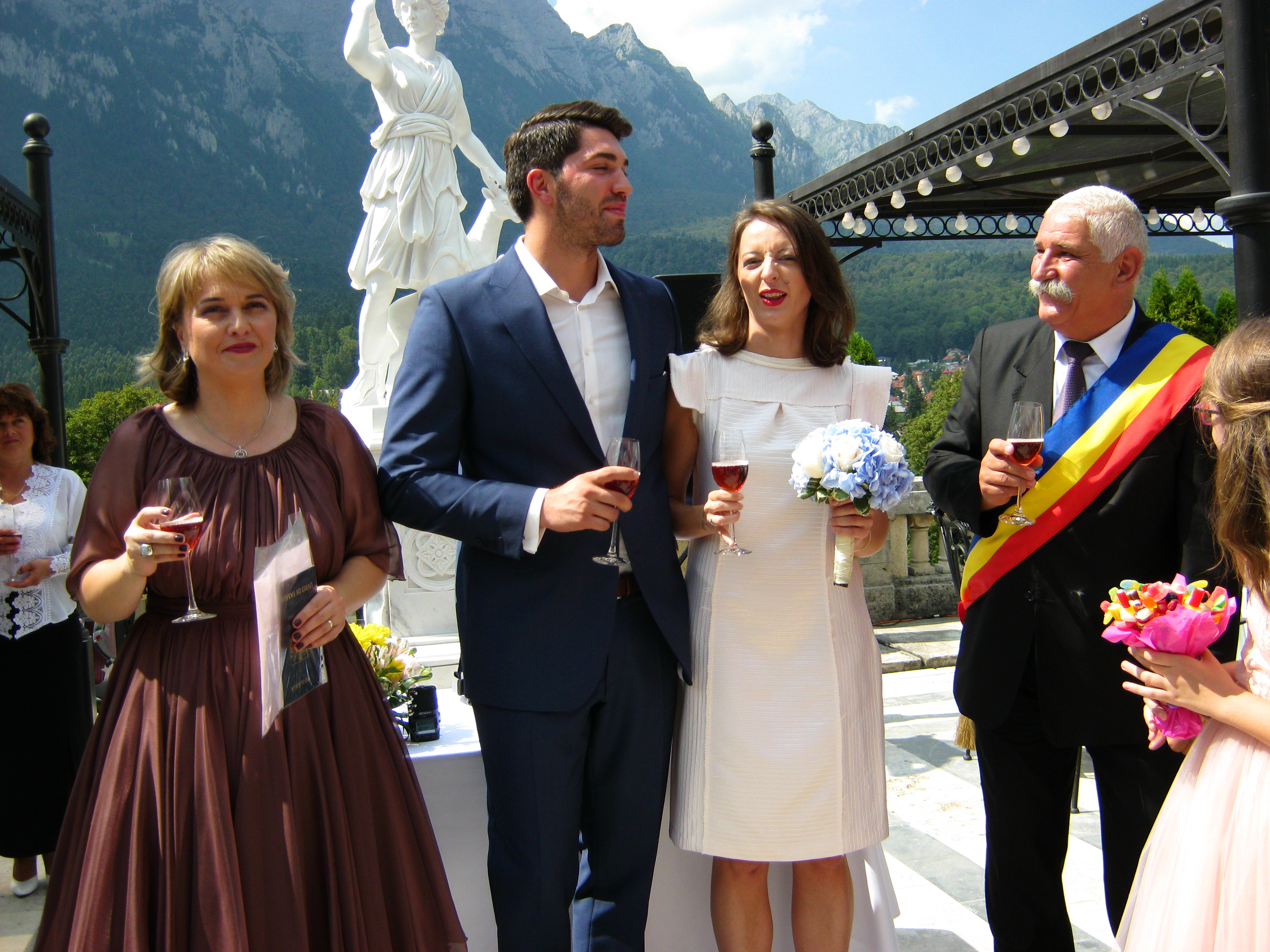Spadasina Ana Maria Brânză s-a căsătorit la Castelul Cantacuzino cu poloistul Pavel Popescu. Meciul vieții! ”Am cel mai frumos inel din lume!”