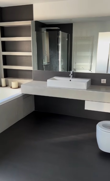 Imagini din casa în care Mihai Petre și soția Elwira au locuit 14 ani. Reacția vecinilor când s-au mutat: „Ați lăsat un mare gol”