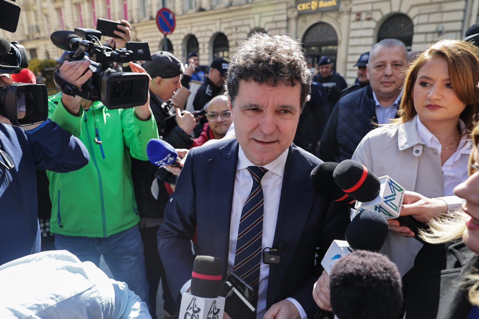 Nicușor Dan și-a depus candidatura la alegerile prezidențiale: „Vocea oamenilor se va auzi mult mai mult”