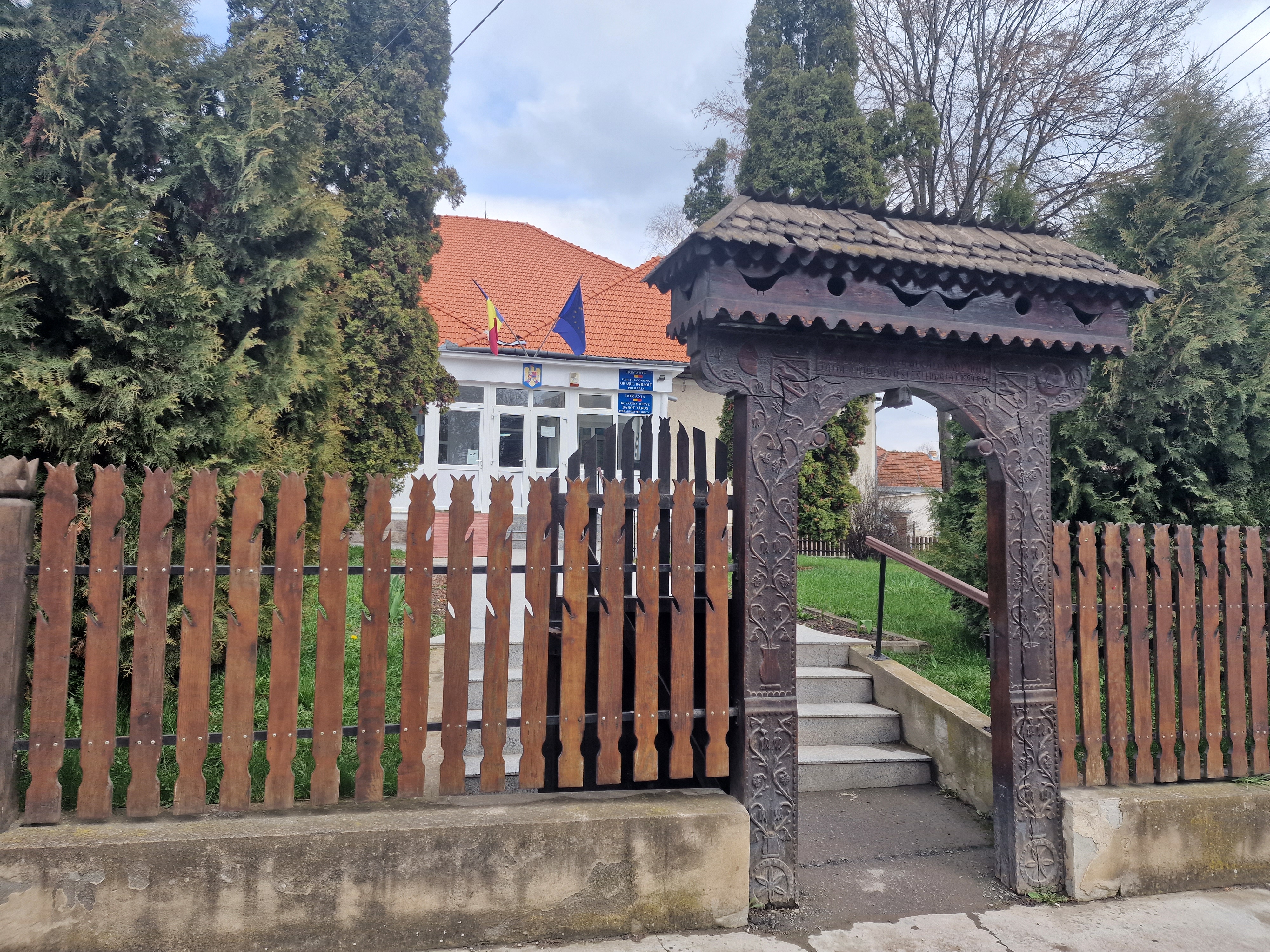 REPORTAJ. Liniștea de după furtună în satul din Covasna unde o fată a trăit 10 ani legată în lanțuri. „Sunt mulți care ar trebui întrebați. Au știut și n-au făcut nimic”
