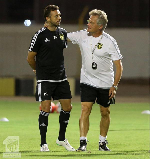 Magicianul Sânmărtean face show la antrenamentele echipei Al Ittihad / VIDEO