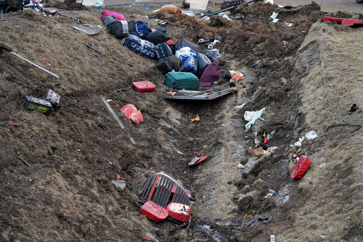 Șase morți, 41 de răniți, o victimă cu identitate necunoscută. Imagini de groază cu autocarul care s-a răsturnat într-un șanț, în Polonia