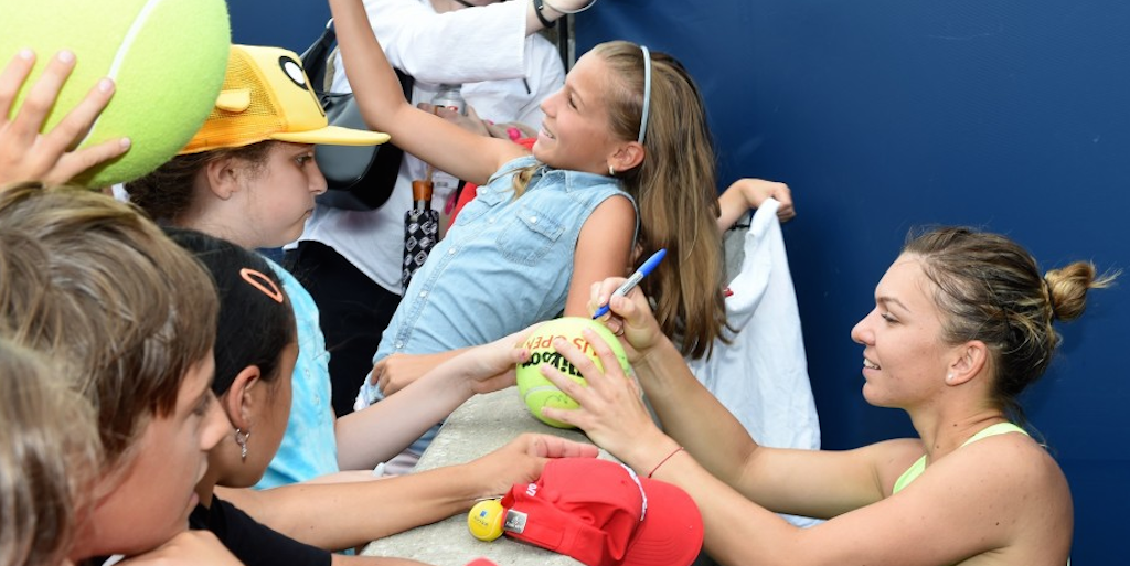 Simona Halep a pierdut finala de la Toronto. Adolescenta Belinda Bencici, pe care românca a ajutat-o în trecut, evoluând la dublu alături de ea la rugămințile Prințului Sturdza, a profitat de accidentarea numărului 3 WTA/ FOTO & VIDEO
