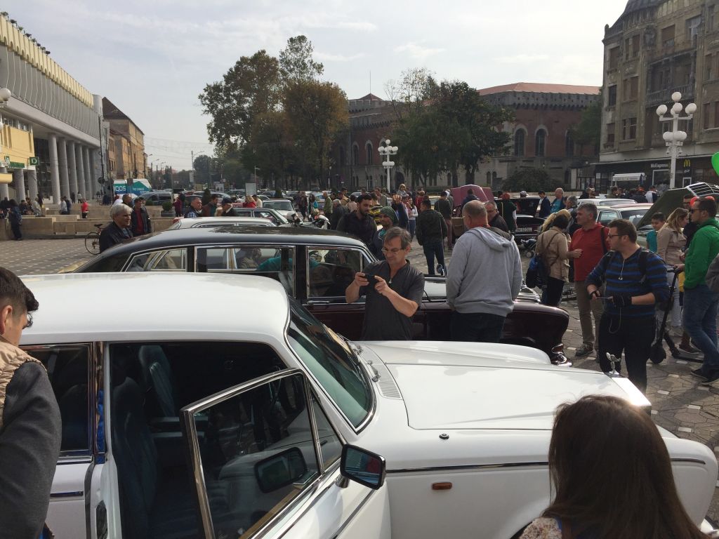 Mașina folosită de Robert Redford în filmul Havana, la Timișoara. E o replică, dar bijuteria a făcut furori printre iubitorii de mașini de epocă