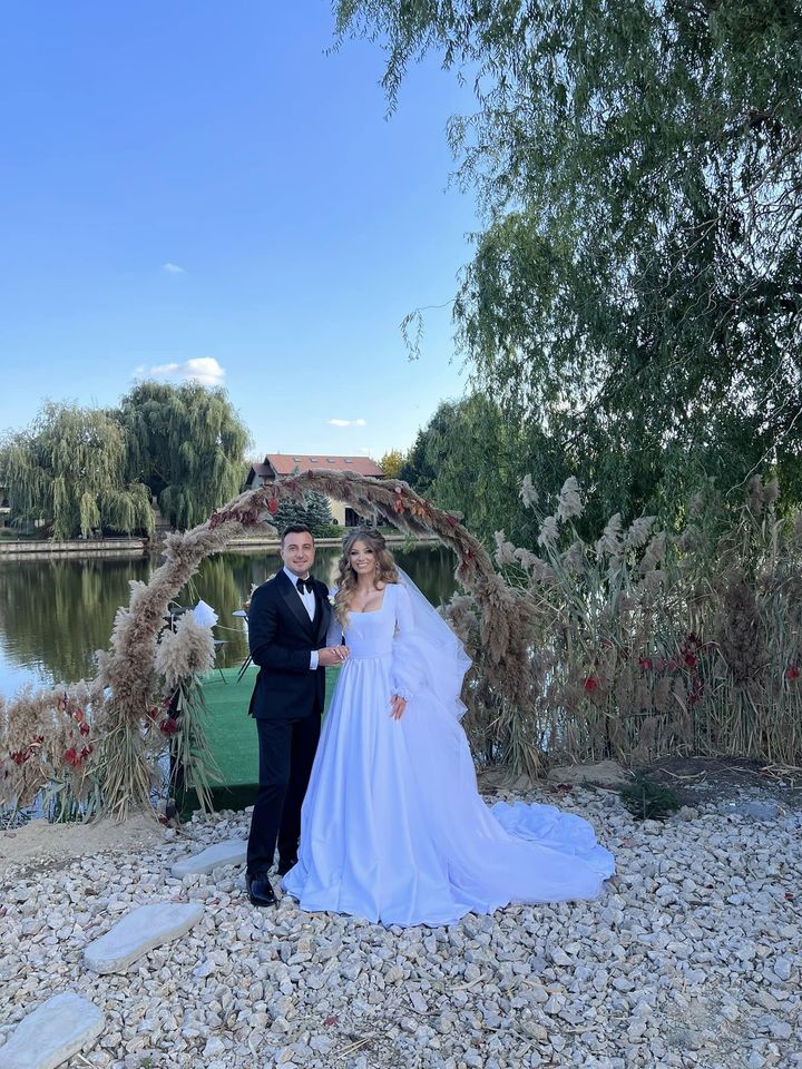 Valentin Sanfira și Codruța Filip s-au căsătorit. Au avut peste 500 de invitați la nuntă