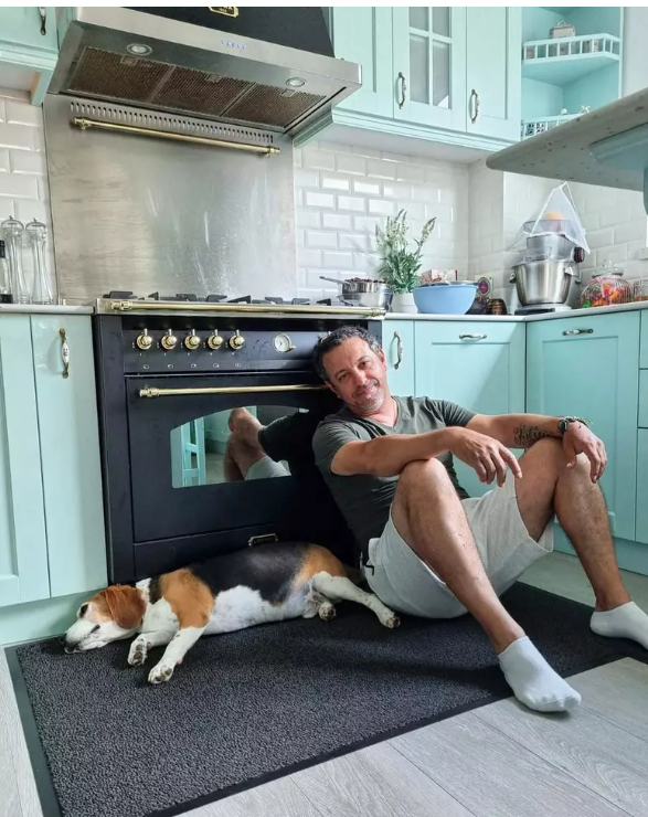 Imagini din locuința lui chef Sorin Bontea. Juratul de la MasterChef și-a plantat măslini în curte. „Abia aștept să strâng recolta”