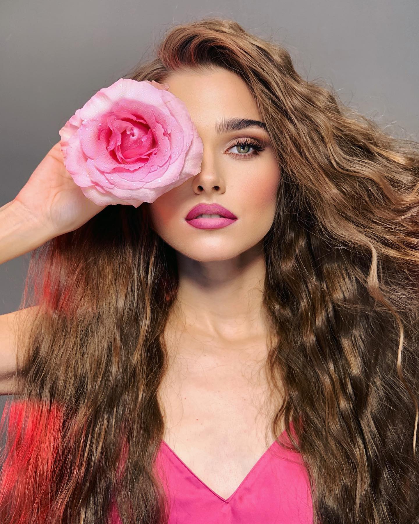 Theo Rose, schimbare curajoasă de look. Cum arată artista în prezent: „M-am îndrăgostit de freza asta”