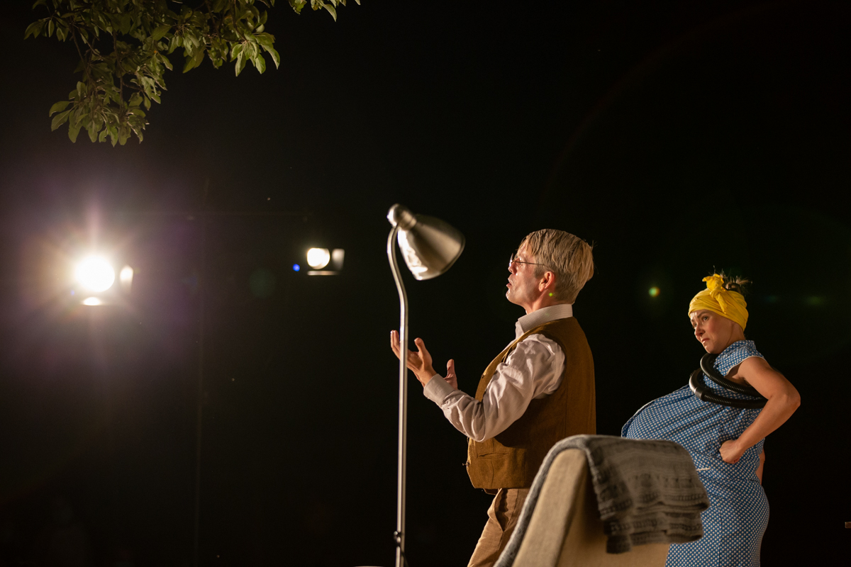 “Cultură’n șură”. O trupă de tineri artiști transformă curțile sătenilor în scene de teatru, de opt ani: “Dacă locuiești într-un sat, nu înseamnă că trebuie să fii izolat cultural”