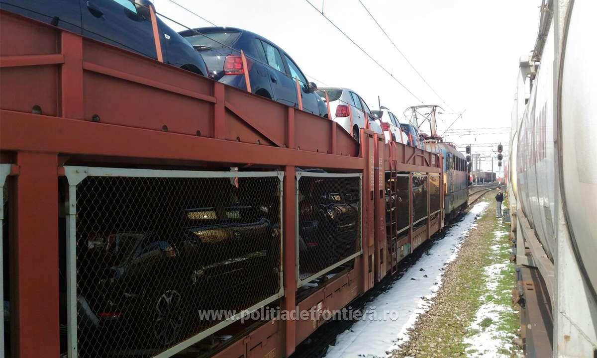 Doi migranți, găsiți într-o mașină încărcată pe platforma unui tren în Arad
