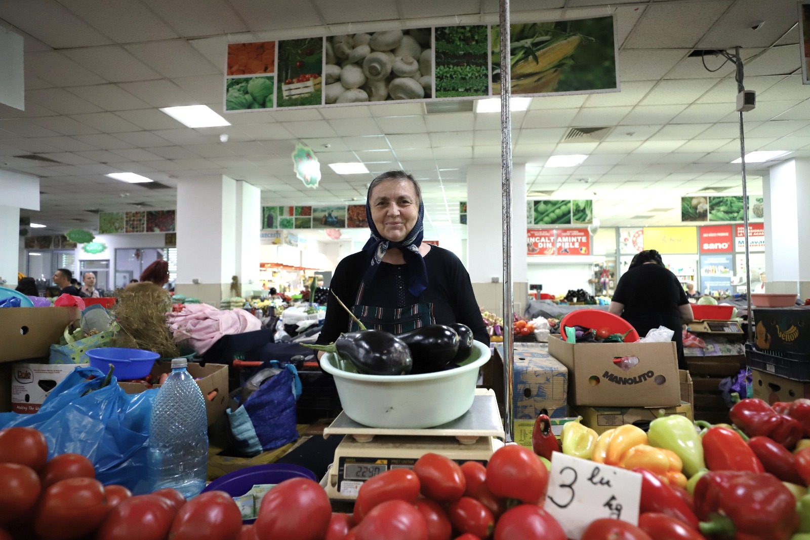 Cât costă să cumperi ingrediente pentru 10 borcane de zacuscă: calculul pentru rețeta tradițională cu vinete, ardei kapia, gogoșari și ceapă