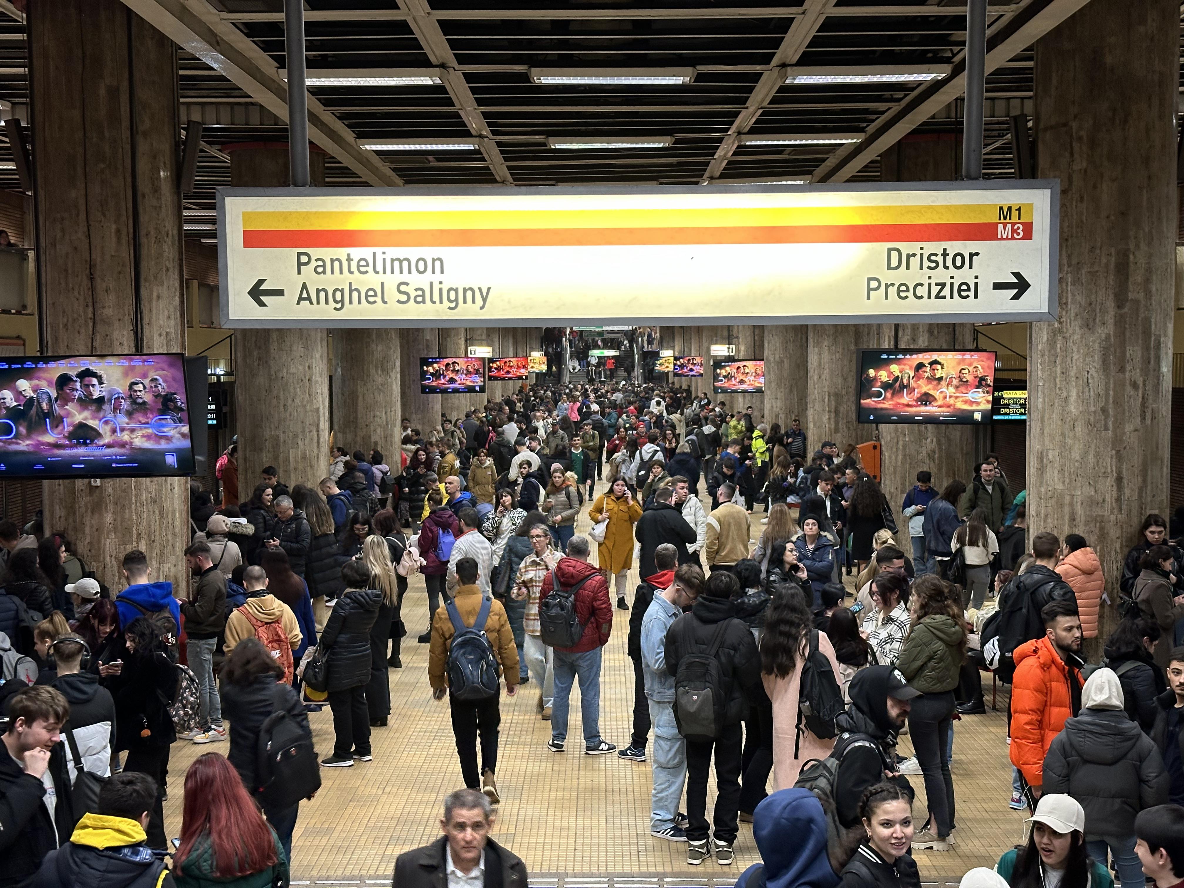 Haos la metrou pe magistralele 1 și 3, după ce două trenuri s-au tamponat în stația Timpuri Noi. Reacția Metrorex