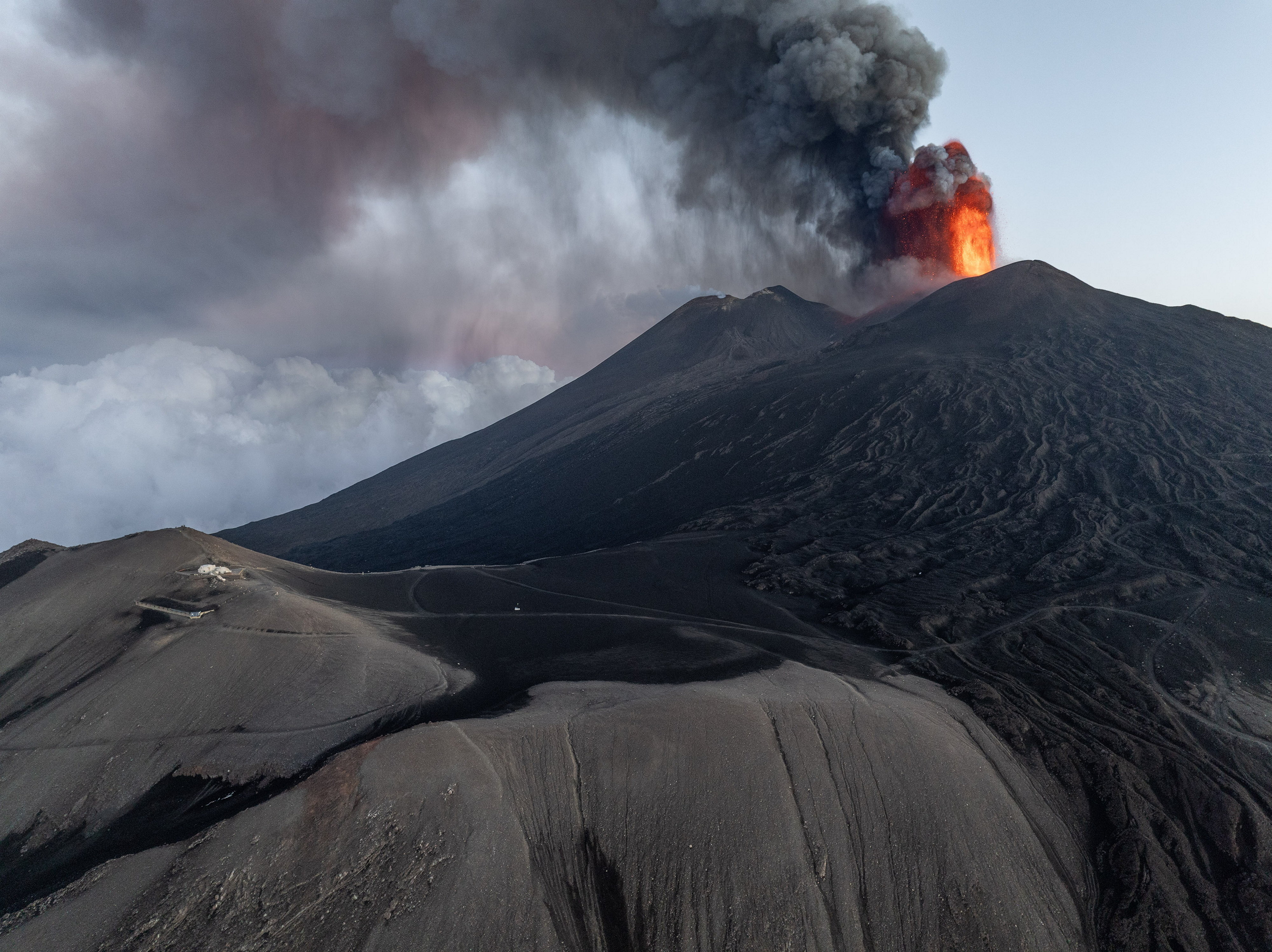 Ön is utazott volna? Vörös fokozat lépett életbe, az Etna miatt törölték a repülőjáratokat