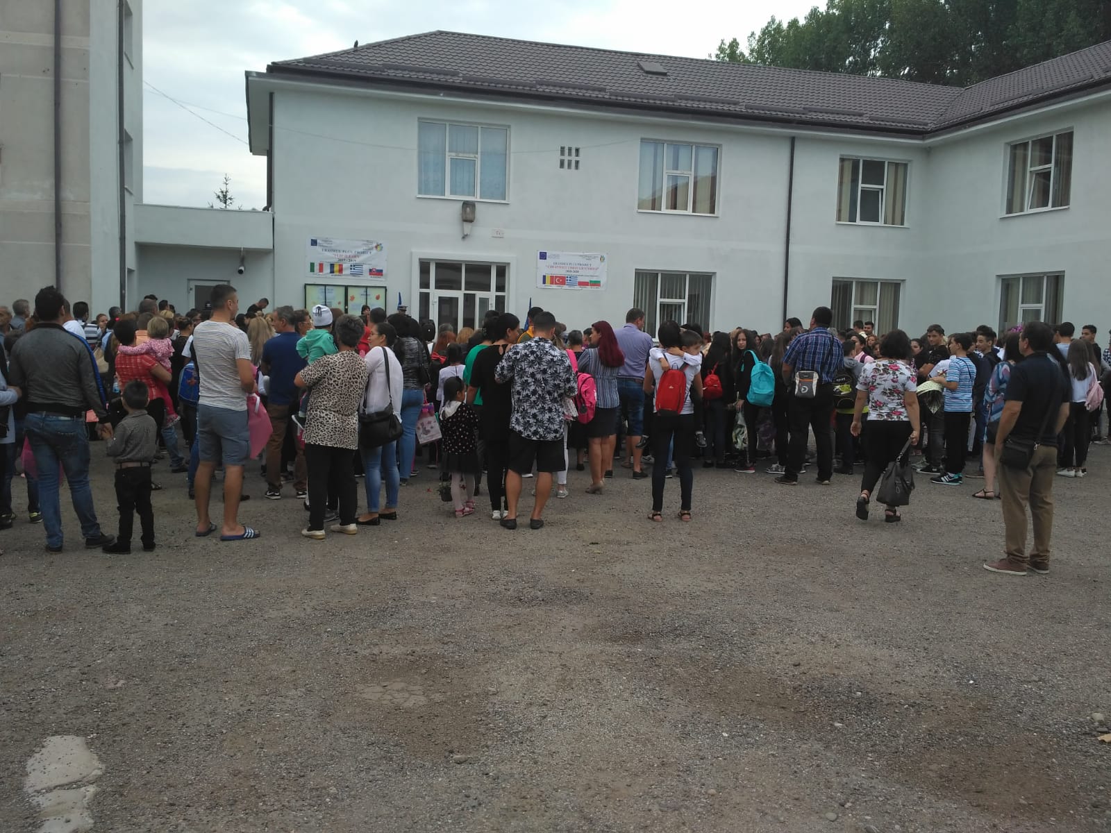 REPORTAJ/Noul an școlar în Prahova, de la glume pe seama greșelilor premierului, la discurs citit de pe foaie și mulțumiri primarului