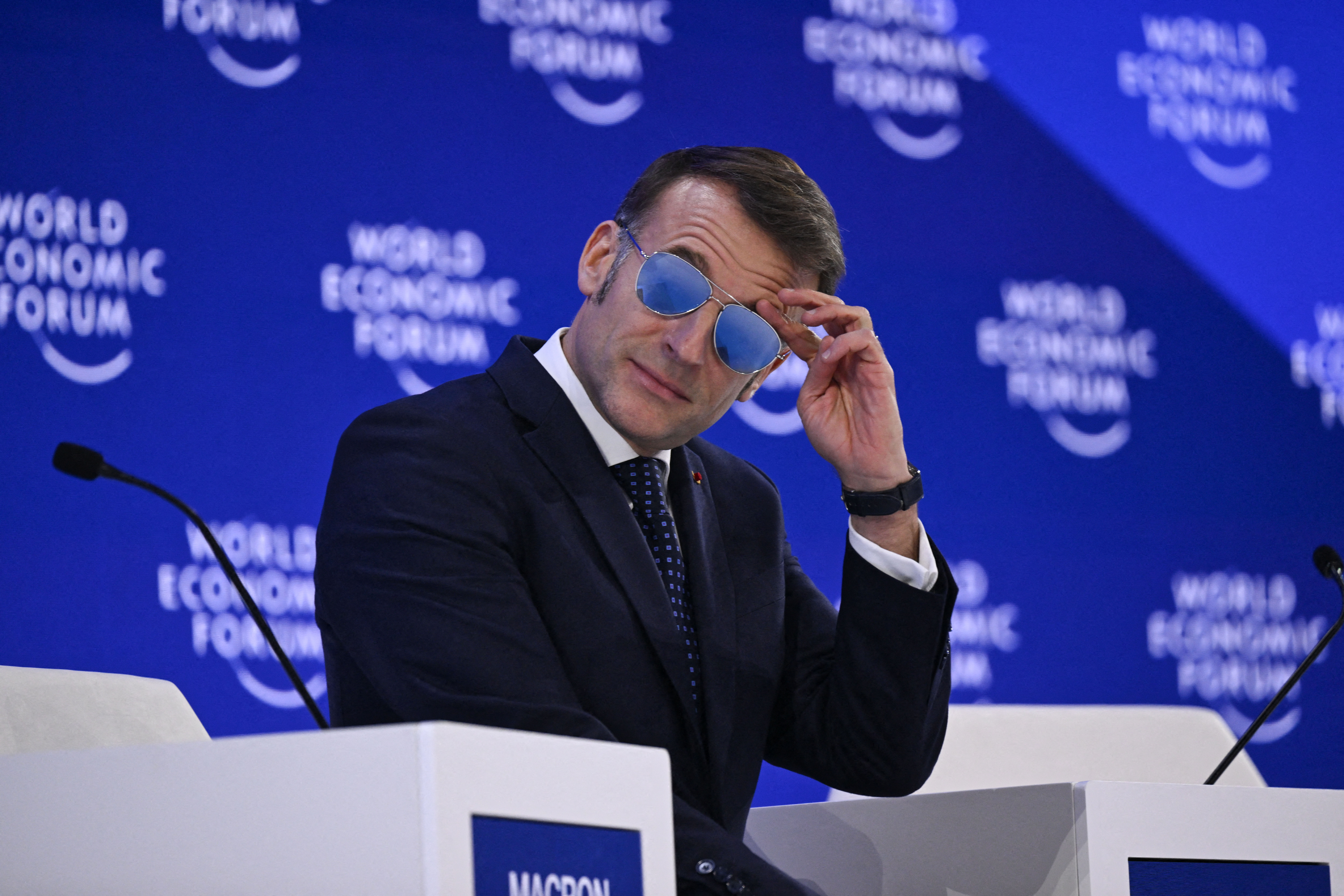 Cătălin Botezatu, despre ochelarii de soare purtați de Emmanuel Macron. Cât costă un astfel de model: „Un brand de lux cu istorie de peste un secol”