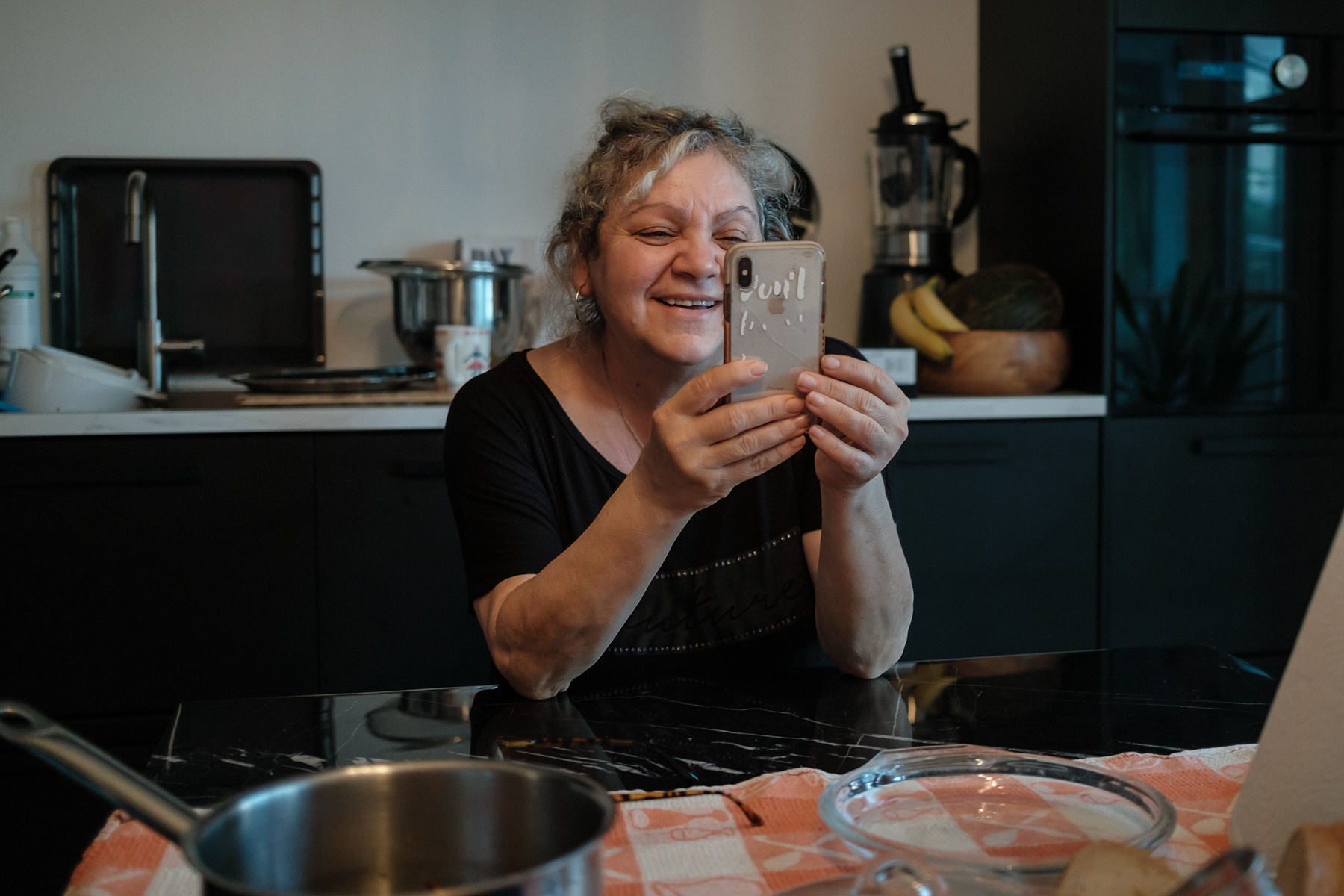 Viața unei familii de români care a ajuns să se simtă mai acasă în Danemarca: „În România rămâneam la faza de «dă-mi două țigări la bucată». De aici am mers la Londra de cinci ori”