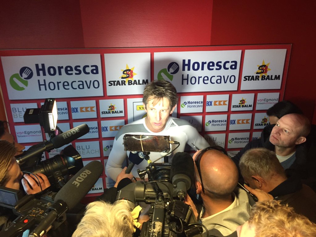 Van der Sar a revenit pe teren la 45 de ani. A apărat un 11 metri și și-a salvat echipa de la eșec