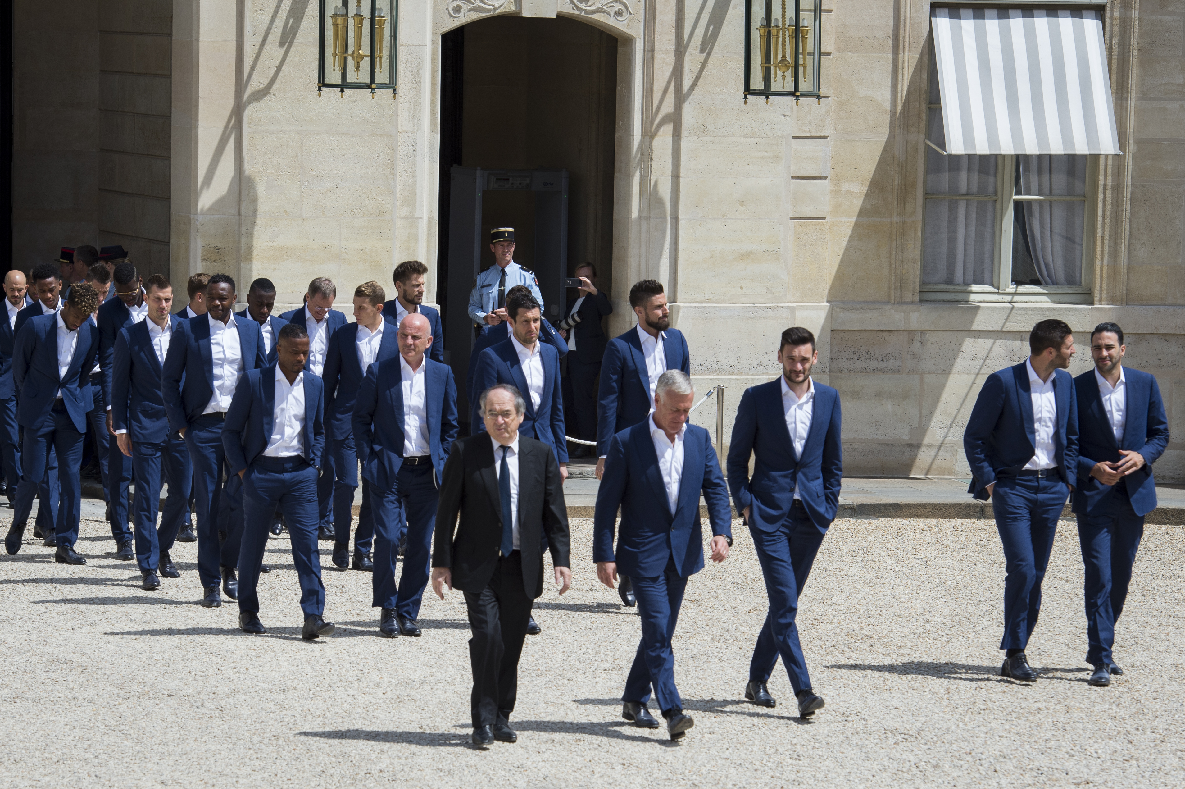 Euro 2016. Fotbaliștii naționalei Franței au luat masa cu președintele Francois Hollande