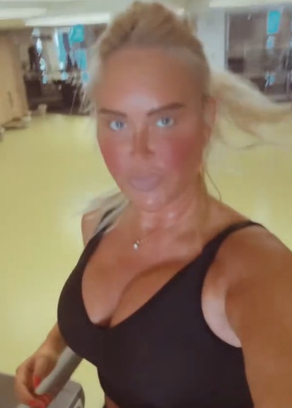 Imagini cu apartamentul de lux în care Vica Blochina a stat în Bodrum. Are jacuzzi, scară interioară și terasă cu vedere la Marea Egee