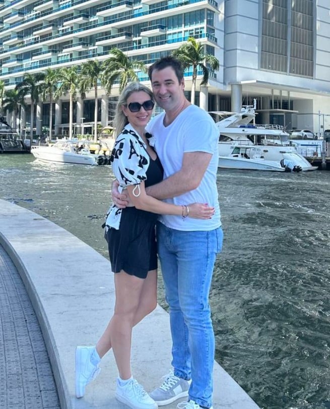 Imagini cu vila lui Catrinel Sandu din America după ce uraganul Milton a lovit Florida. Terasa casei a fost distrusă și a căzut în piscină